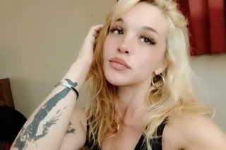 CUM C XENA N A FRIEND - Image 1