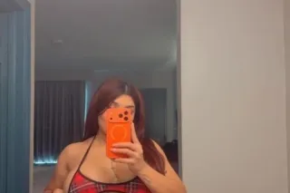 Fotos reales, latina saca lech... - Image 4