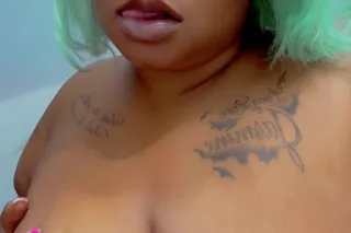 Good morning 💚🩷 Upscale Bbw he... - Image 2