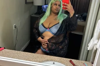 Good morning 💚🩷 Upscale Bbw he... - Image 4