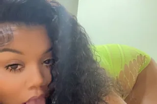 Pretty Thick Lightskin😍 Throat... - Image 1