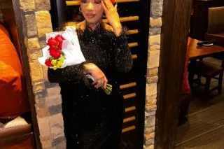 just looking for a sugar daddy 😻 - Image 1