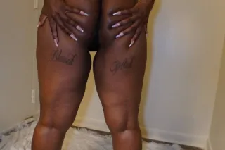 33 & Irresistible 💋 Come See W... - Image 2