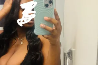 Slippery with a tight juicy🍑💦 ... - Image 2