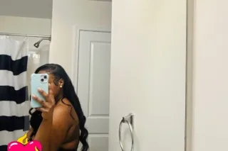 Slippery with a tight juicy🍑💦 ... - Image 3