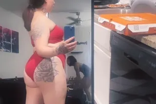 come get wetted from the water... - Image 1