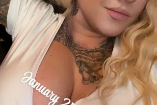 hot blonde tatted up bombshell - Image 5