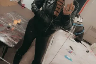 hot blonde tatted up bombshell - Image 8