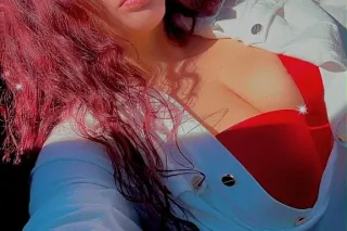 NEW IN TOWN...CATCH ME WHILE T... - Image 2