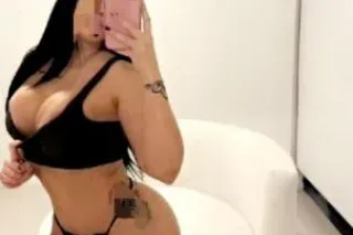 LATINA DISPONIBLE EN MIAMI 24/... - Image 1