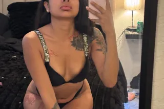 Petite Armenian Discreet and Classy w/ a tight kitty - Image 6