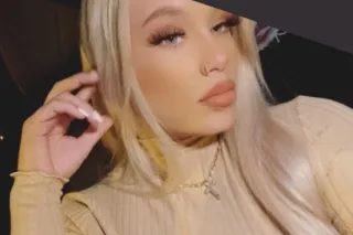 sexy blondie next door!! 🍑🤤 - ... - Image 1