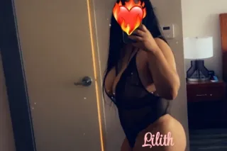 Curvy Latina with Big ass & DD... - Image 1