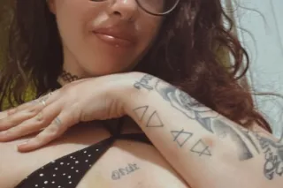 love to suck dick am pregnant.... - Image 2