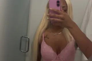 YOUNG TIGHT PUSSY AVAILBLE NOW... - Image 1