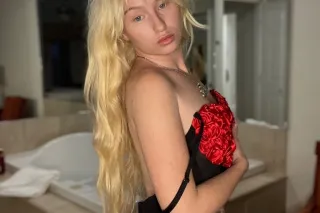 PRETTY, PETITE, BLUE EYED BABE😍 - Image 5