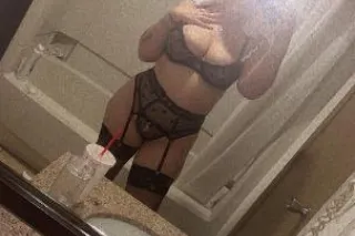 wet water park 💦💦💦💦 thick snow bunny 🐰❄❄ - Image 4