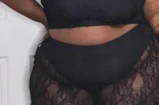 Azz So Big and Soft 😍 Juicy pu... - Image 3