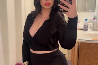 Sexy Thick Mami 💋 - Image 1