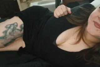 Alone and horny. Cum keep me c... - Image 1