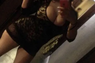 ✨BEAUTIFUL and BUSTY✨ Availabl... - Image 1