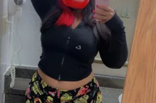 Thick mami doing Facetime fun ... - Image 4