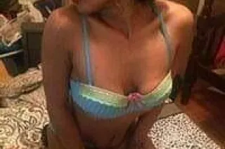 2 Girl 1 Spot.. Featuring.... ... - Image 1