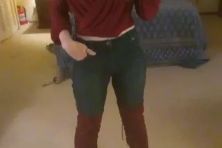 last chance to come see a hot ... - Image 2