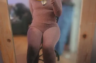 Christmas Specials with Nikki ... - Image 1