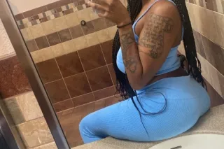 😋COME HAVE FUN 💛 😊 AVAILABLIE ... - Image 1