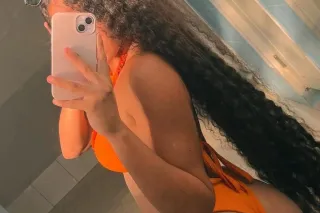 NEW HOT GIRL IN TOWN!! Let's h... - Image 2