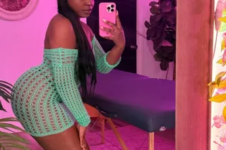 A Woman With Great ASSests 😉🍑 ... - Image 4