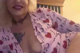 mature, hot, sexy - Image 2