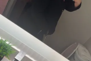 Sexy, Bubbly Brunette Bombshel... - Image 4