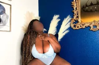 Duo Available Alluring Presenc... - Image 1