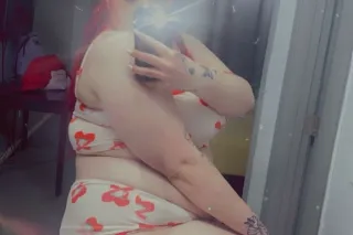 thick white snowbunny bbw 💦👅💦💦... - Image 2