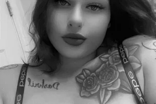 🤫💋Ask about my specials🤫💋 Tigh... - Image 2