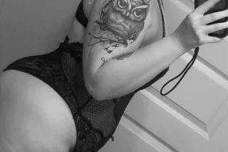 🤫💋Ask about my specials🤫💋 Tigh... - Image 4