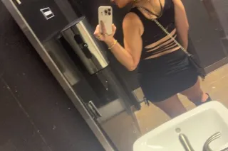 COME OVER NOW!! My phones off ... - Image 2