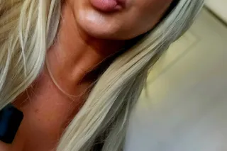 sweet barbie blondie available... - Image 1