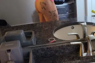 I promise everytime you scroll... - Image 4