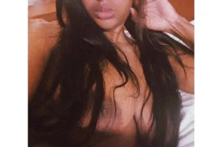 💋 Caught scrolling again Let’s... - Image 2