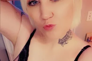 Sexy Blue Eyed Blonde Availabl... - Image 3