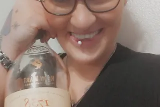 150hh 300hr please no black men...and ask about 3 sum with my girlfriend if u serious - Image 6