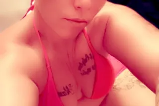 SEXII TATTED, THICK SNOWBUNNIE!! pretty face , slim waist... thick thighs, big booty!!! - Image 9