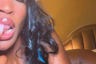 6ft tall girl, climb the tree ... - Image 4