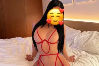 Hermosa latina nueva en la ciu... - Image 3