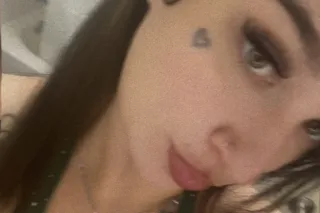 SATURDAY DEALS 🍀 sweet slim th... - Image 1