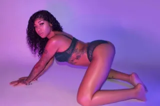 outcalls with blasina bomshell... - Image 1