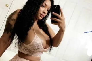 Hola Hi, I am a Latina, an expert in soft sucking and a deep lover of sex in all its positions. 😍😍 - Image 1